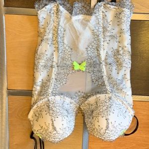 Victoria’s Secret corset with removable garter 34C